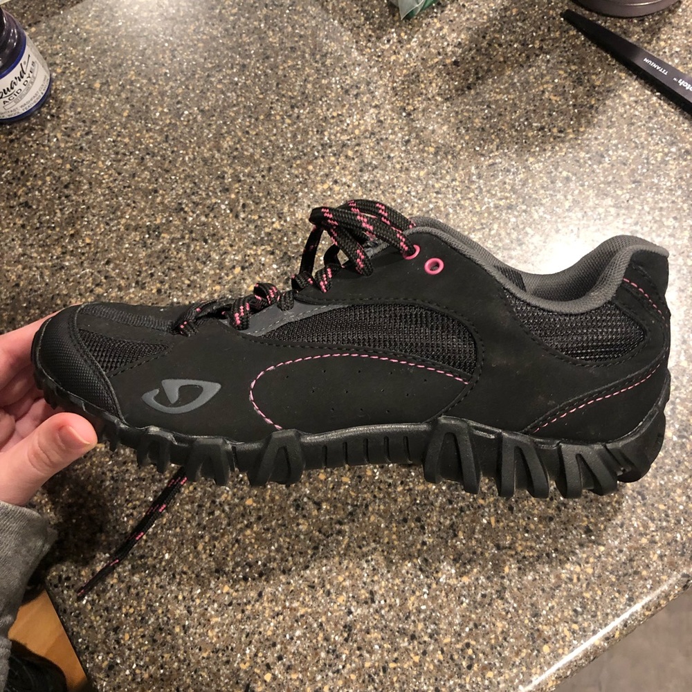 Lightly used women’s Giro cycling shoes